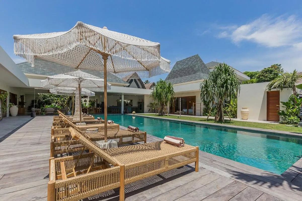 Villa Jinjah Soul Luxury 5Br Villa,18M Pool & Garden 세미냑