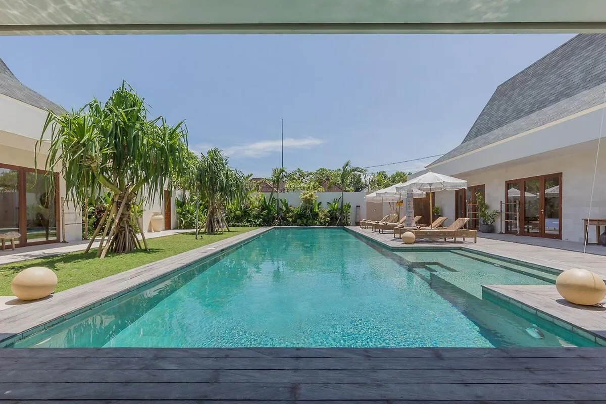 Villa Jinjah Soul Luxury 5Br Villa,18M Pool & Garden 세미냑 0*,  인도네시아