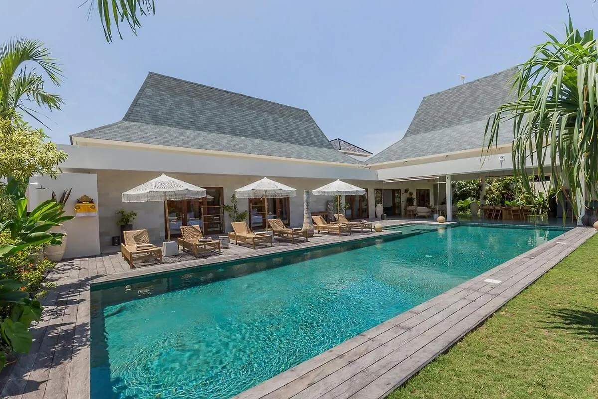 Villa Jinjah Soul Luxury 5Br Villa,18M Pool & Garden 세미냑 0*,  인도네시아