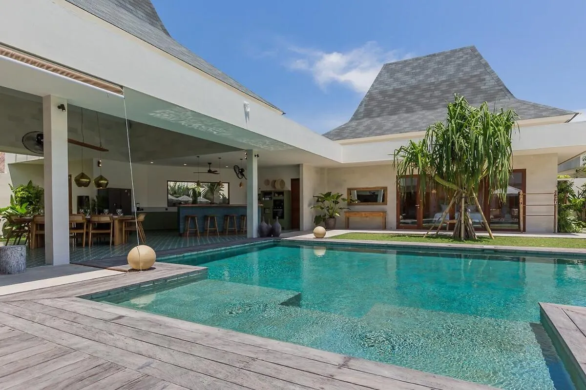 Villa Jinjah Soul Luxury 5Br Villa,18M Pool & Garden 세미냑