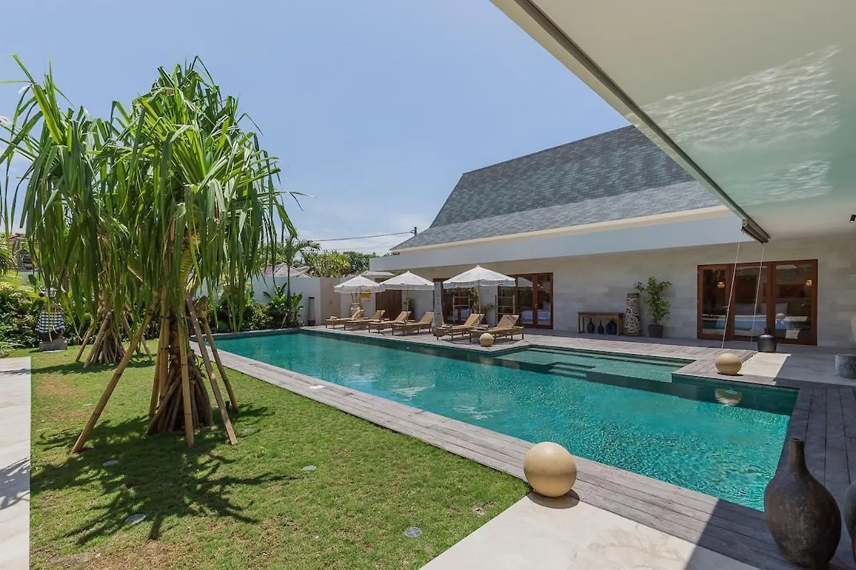 Villa Jinjah Soul Luxury 5Br Villa,18M Pool & Garden 세미냑 0*,  인도네시아
