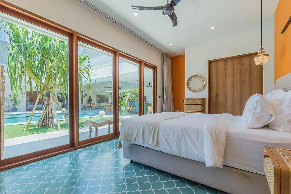 Villa Jinjah Soul Luxury 5Br Villa,18M Pool & Garden スミニャック