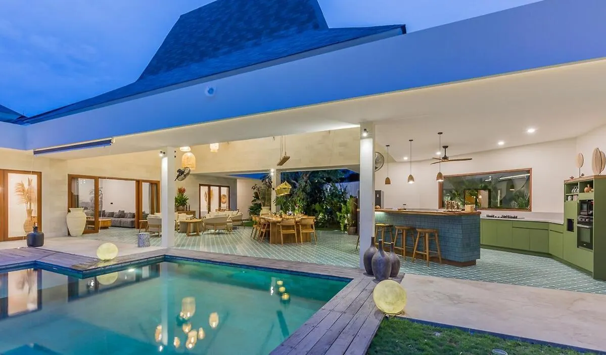 Villa Jinjah Soul Luxury 5Br Villa,18M Pool & Garden スミニャック 0*,