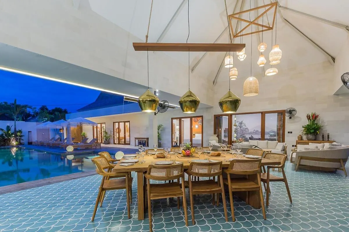 Villa Jinjah Soul Luxury 5Br Villa,18M Pool & Garden スミニャック