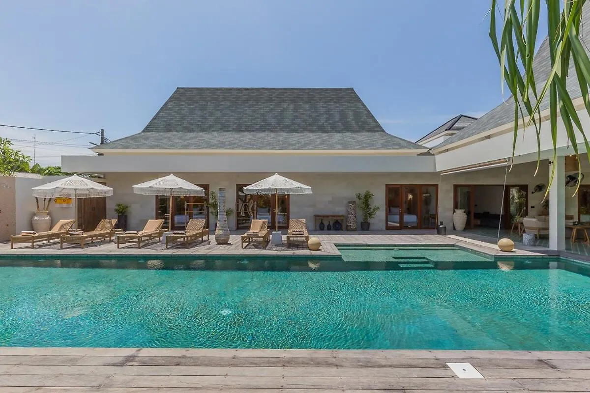 Villa Jinjah Soul Luxury 5Br Villa,18M Pool & Garden スミニャック